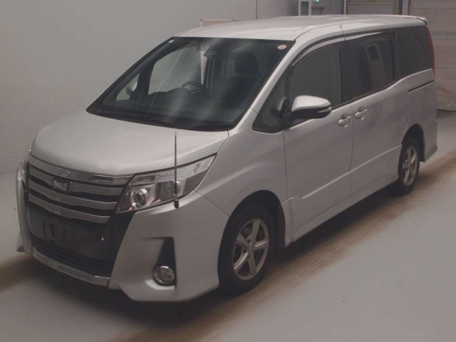 TOYOTA NOAH 2016