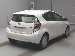 TOYOTA AQUA NHP10