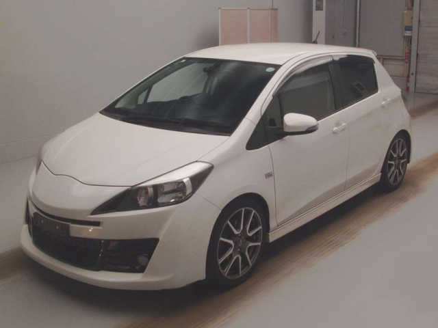 TOYOTA VITZ 2012