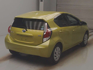 TOYOTA AQUA 2016