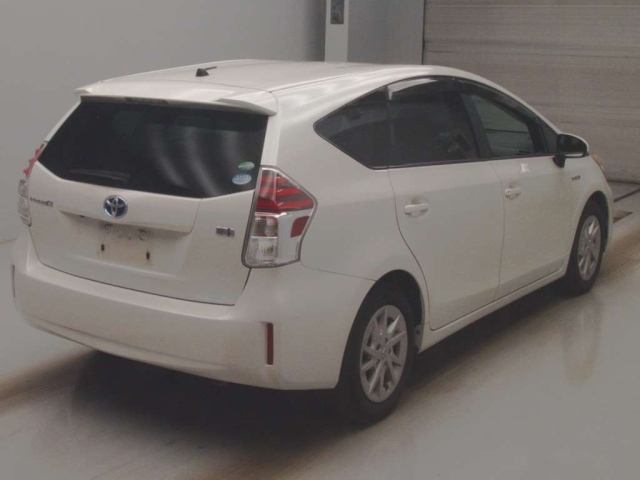 TOYOTA PRIUS ALPHA 2014