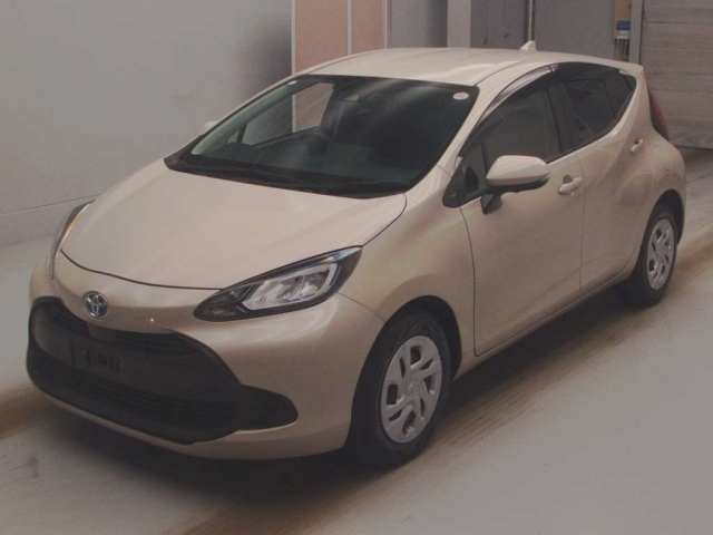 TOYOTA AQUA 2023