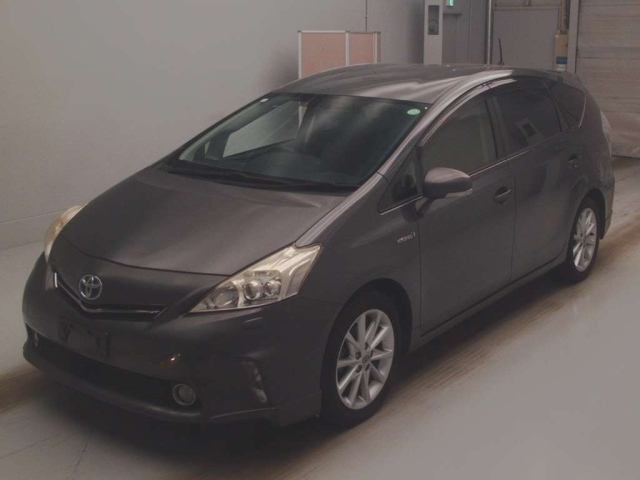 TOYOTA PRIUS ALPHA 2014