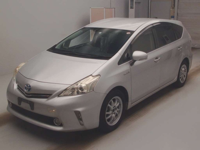 TOYOTA PRIUS ALPHA 2014