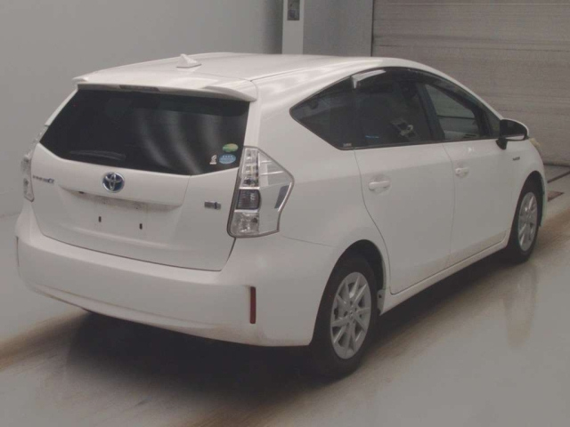 TOYOTA PRIUS ALPHA 2012
