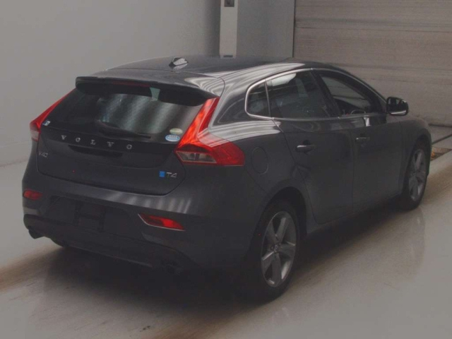 VOLVO V40 2014