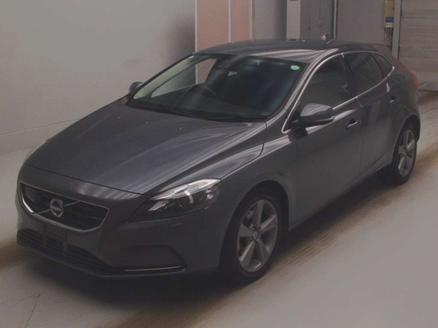 VOLVO V40 2014