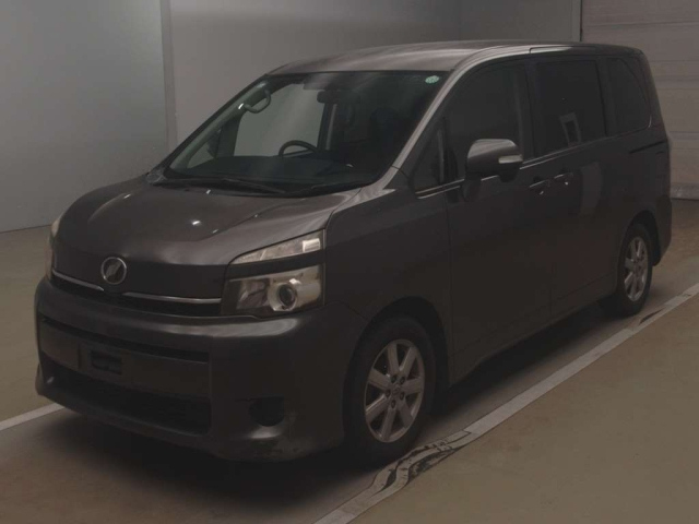 TOYOTA VOXY 2013
