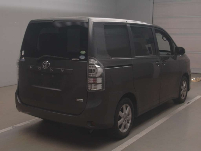 TOYOTA VOXY 2013