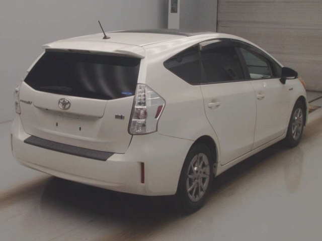 TOYOTA PRIUS ALPHA 2012