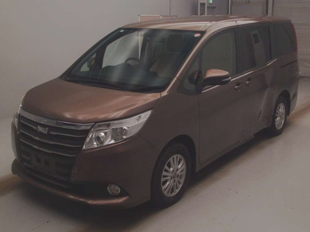 TOYOTA NOAH 2014