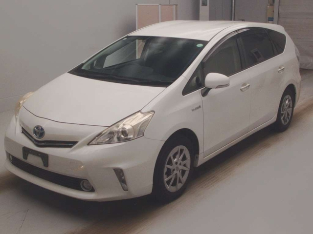 TOYOTA PRIUS ALPHA 2014