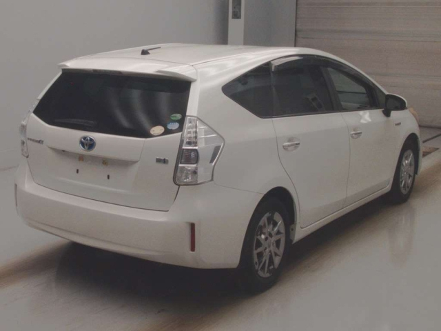 TOYOTA PRIUS ALPHA 2014