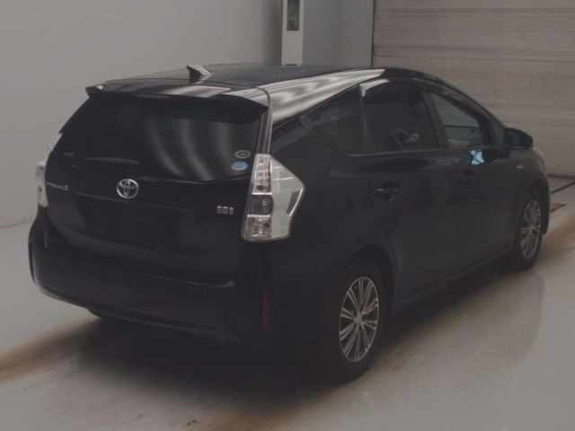 TOYOTA PRIUS ALPHA 2012