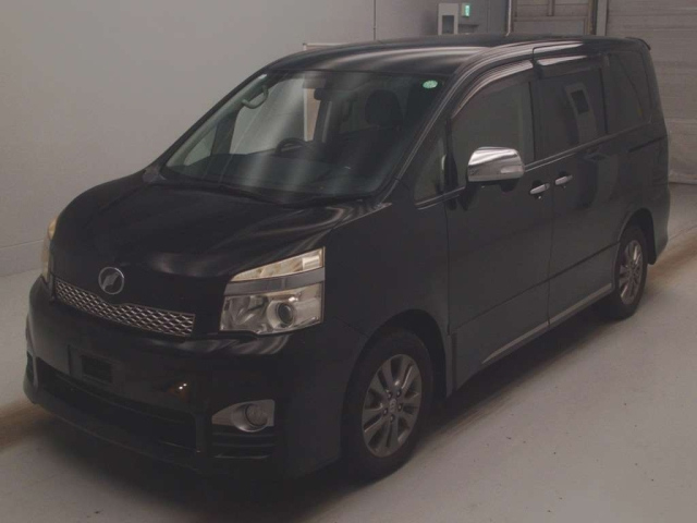 TOYOTA VOXY 2013