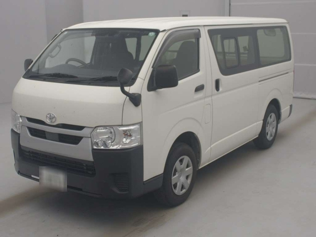 TOYOTA HIACE VAN 2021