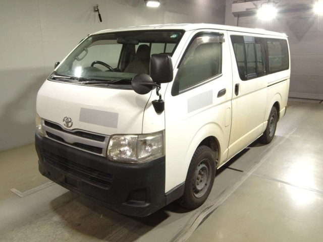 TOYOTA HIACE VAN 2011