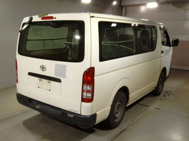 TOYOTA HIACE VAN 2011
