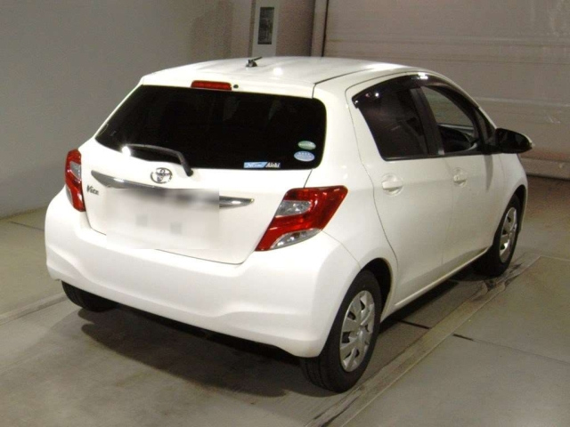 TOYOTA VITZ 2016