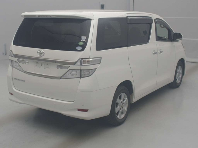 TOYOTA VELLFIRE 2013