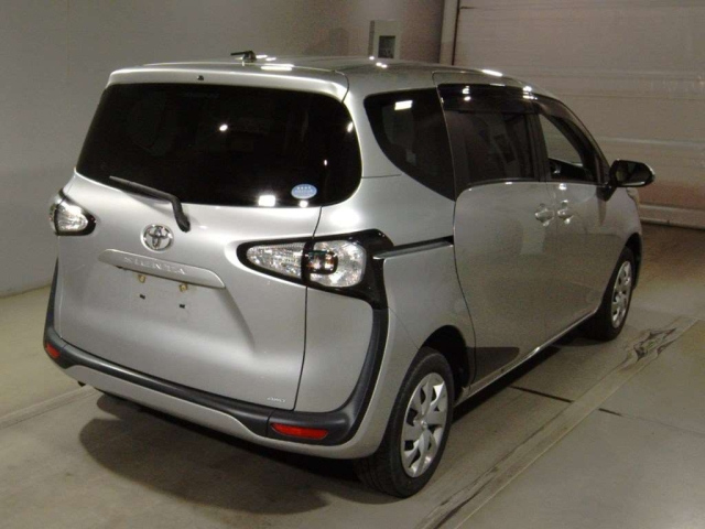 TOYOTA SIENTA 2016