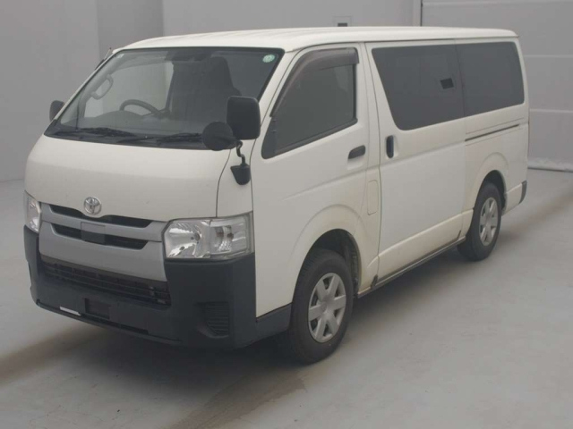 TOYOTA HIACE VAN 2019