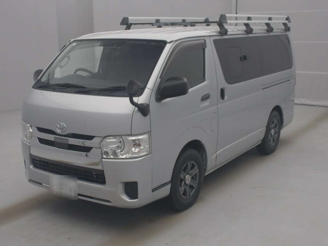 TOYOTA HIACE VAN 2018