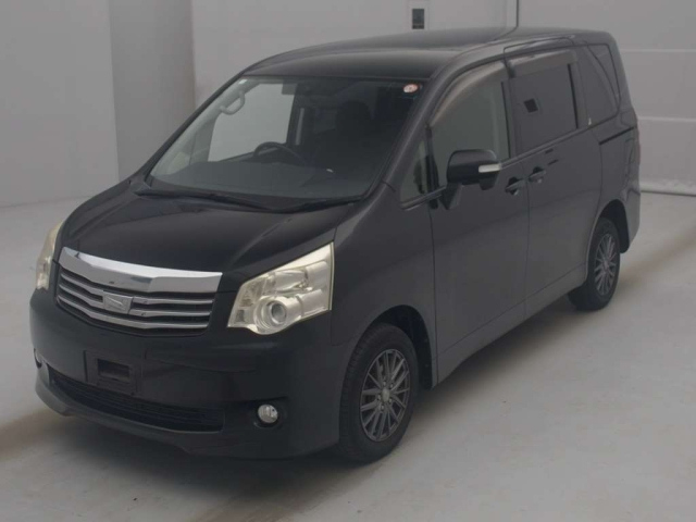 TOYOTA NOAH 2012