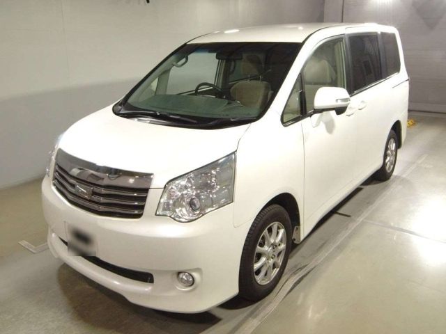 TOYOTA NOAH 2012