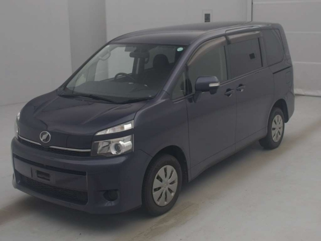TOYOTA VOXY 2013