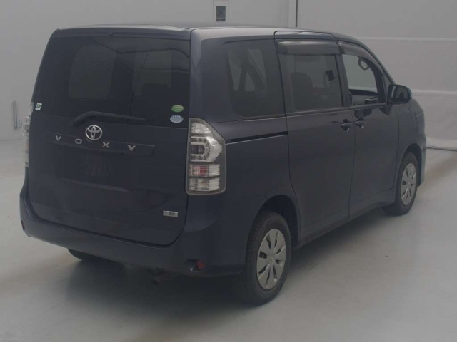 TOYOTA VOXY 2013