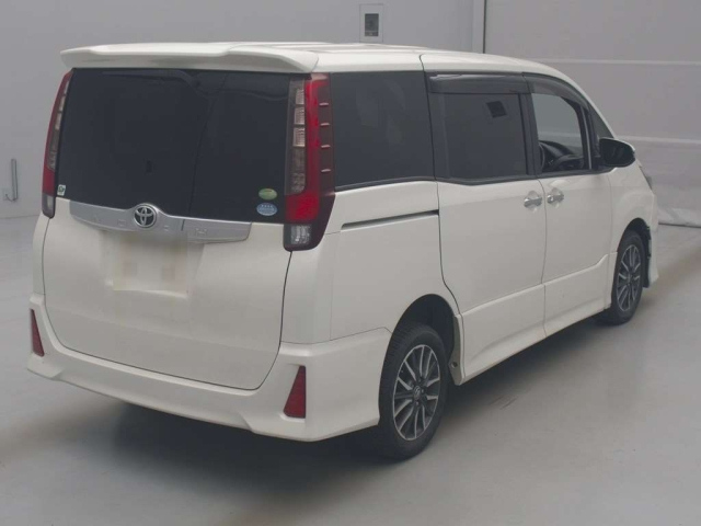 TOYOTA NOAH 2014