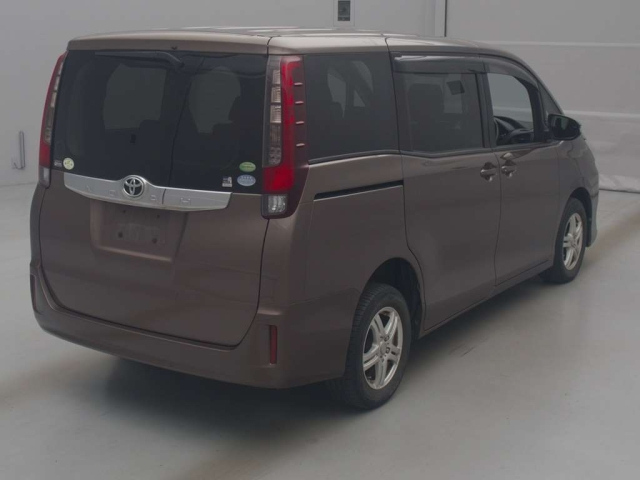 TOYOTA NOAH 2014
