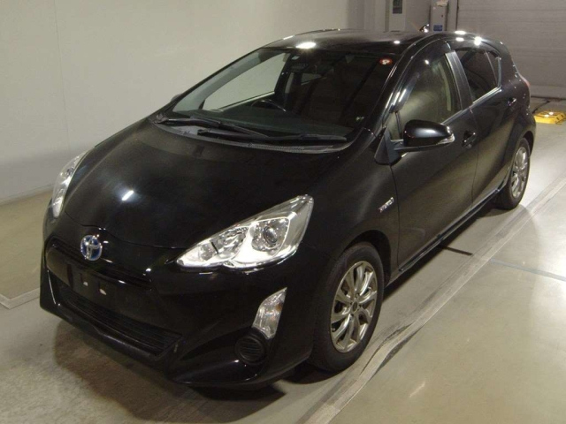 TOYOTA AQUA 2016