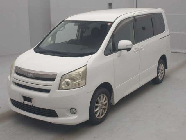 TOYOTA NOAH 2008