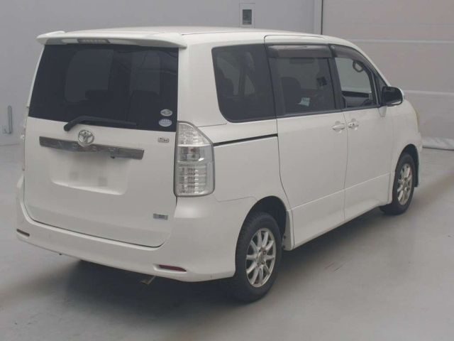 TOYOTA NOAH 2008