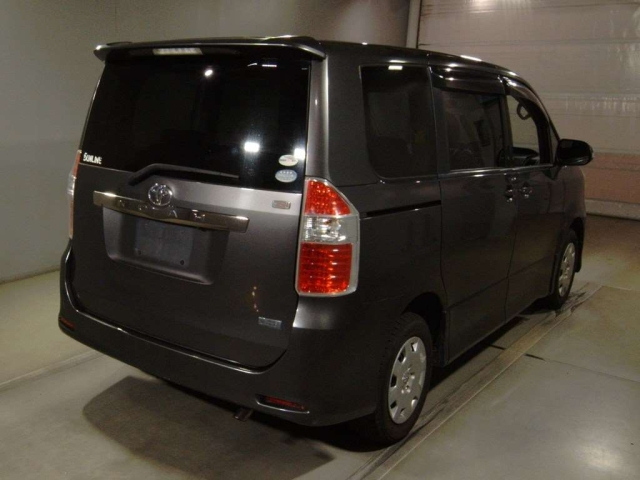 TOYOTA NOAH 2009
