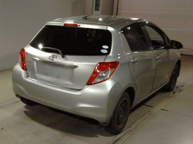 TOYOTA VITZ 2011