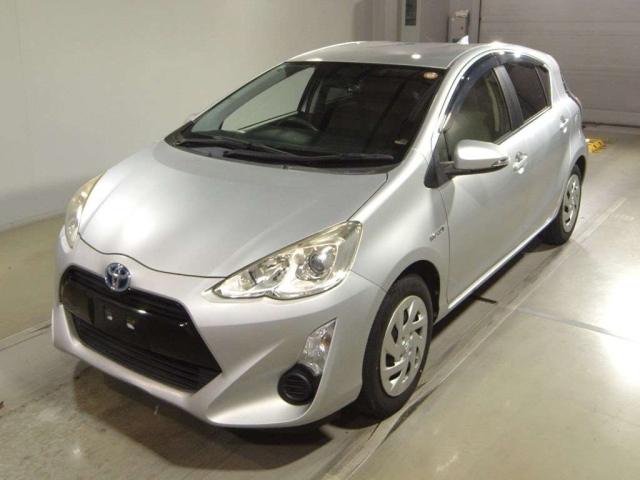TOYOTA AQUA 2016