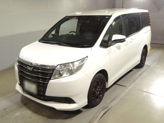 TOYOTA NOAH 2015