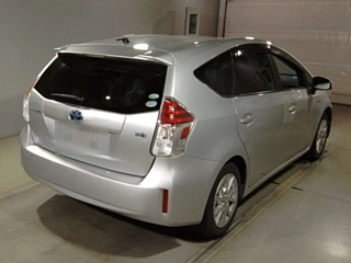 TOYOTA PRIUS ALPHA 2015