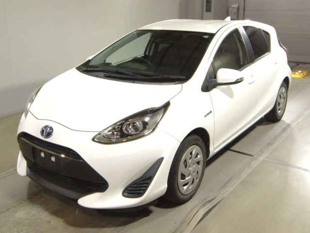 TOYOTA AQUA 2017