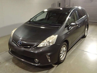 TOYOTA PRIUS ALPHA 2013