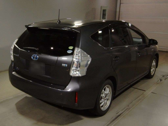 TOYOTA PRIUS ALPHA 2013