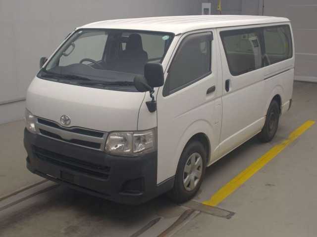 TOYOTA HIACE VAN 2013