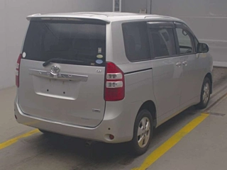 TOYOTA PRIUS ALPHA 2012