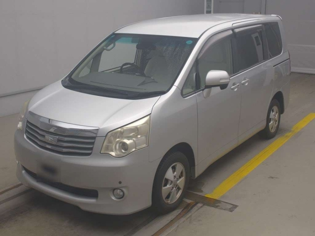 TOYOTA PRIUS ALPHA 2012