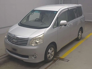 TOYOTA PRIUS ALPHA 2012