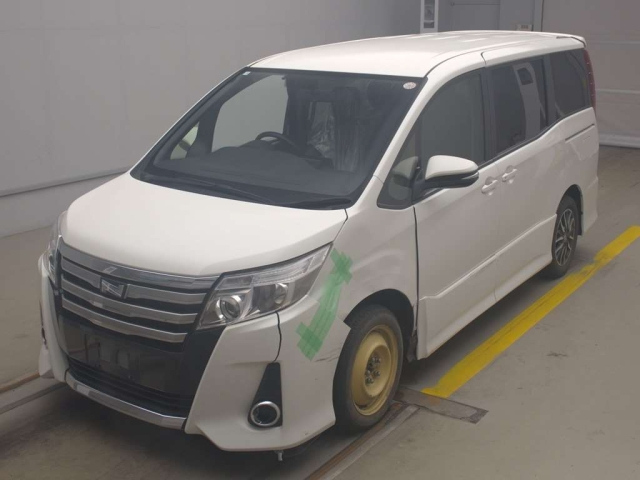 TOYOTA NOAH 2014