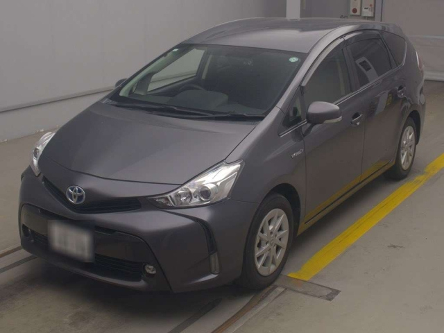 TOYOTA PRIUS ALPHA 2015